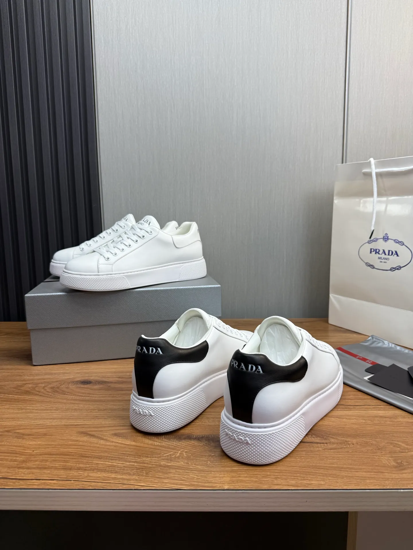 Men's shoes 💰580💰 [PRADA] Men's shoes are popular in the counter, official website is synchronized, 1 high-quality shipment ✔️Imported cowhide fabric + cowhide lining, 1🆚1 replica, original sole, 38-45 (45 customized, non-refundable)
